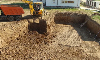 Рытье котлованов под фундамент в Ялте – цена от 2626 руб. за м3 | ООО "ГОСТСТРОЙ"